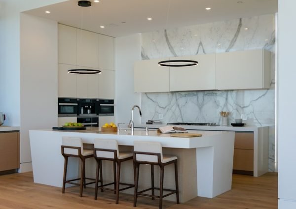 a kitchen with a center island and a breakfast bar